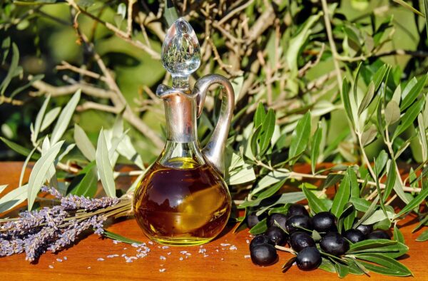 Aceites naturales para el cuidado del cabello: propiedades y usos tradicionales